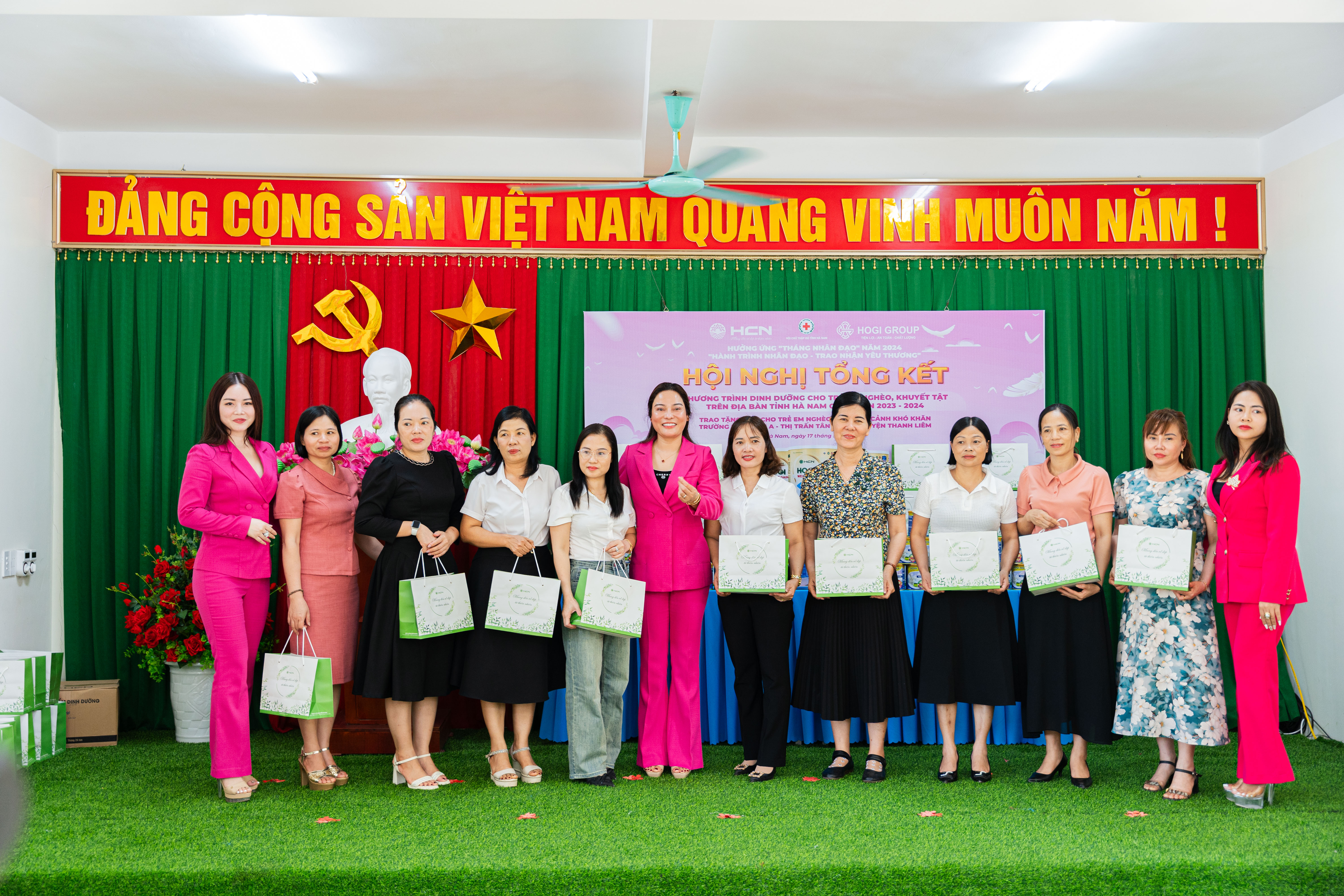 Hà Nam: Hội Nghị Tổng Kết Dự Án Dinh Dưỡng Học Đường và Trao Quà cho Trẻ Em Nghèo, Có Hoàn Cảnh Khó Khăn